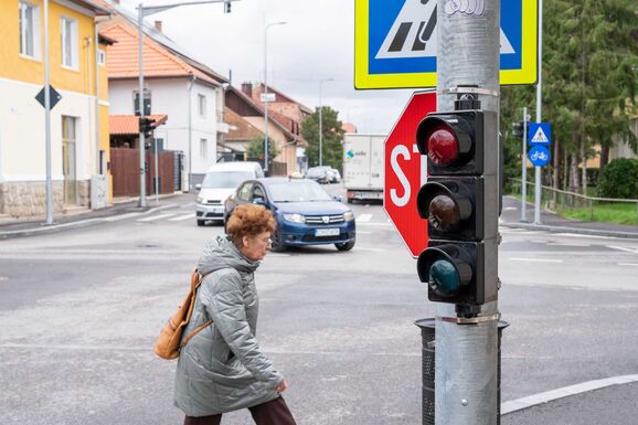 Sepsiszentgyörgy: újabb hét csomópontban kapcsolják fel a jelzőlámpákat