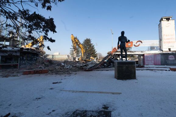 Elbúcsúztak a stadiontól – Megkezdődött a bontás