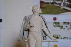 Kihirdették a marosvásárhelyi Sütő András-szobor ötletpályázatának eredményét