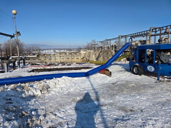 Jégtorlasz nehezíti a vízüzem működését Szászrégenben, szivattyúkkal biztosítják az ellátást