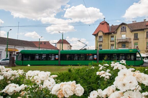 „Veszélyes populizmus” – Bírálják az adónövelés enyhítésére javasolt ingyenes tömegközlekedést