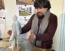 Nyilvánosságra hozták a marosvásárhelyi Sütő András-szobor alkotójának nevét