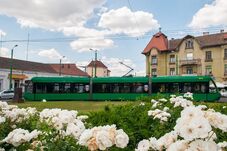 „Veszélyes populizmus” – Bírálják az adónövelés enyhítésére javasolt ingyenes tömegközlekedést