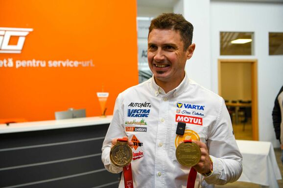 Szörnyű fejfájással, kettős látással motorozta le a Dakar háromnegyedét Gyenes Emánuel (VIDEÓ)