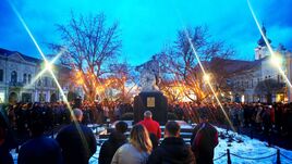 Adóemelések ellen tüntettek Kézdivásárhelyen: „Nem számokat, hanem embereket kellene nézni” (VIDEÓ)