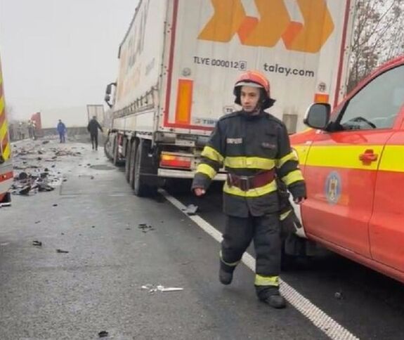 Szörnyű közúti baleset: Hat halálos áldozata van az előzésnek – Többen megsérültek (VIDEÓ)