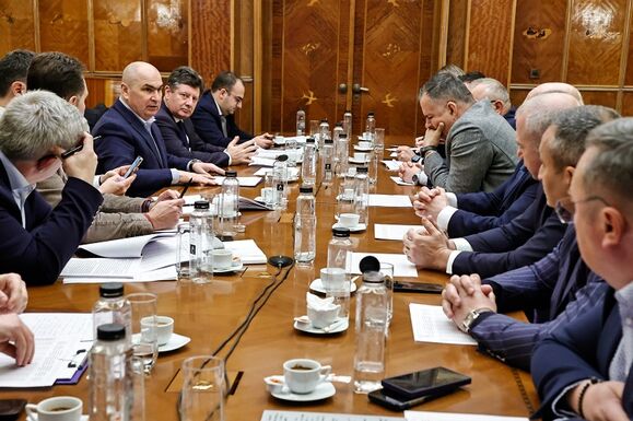 Elárulta a kormányfő, hogy zajlanak a koalíciós tárgyalások: „Nem szedik ki egymás szemét”