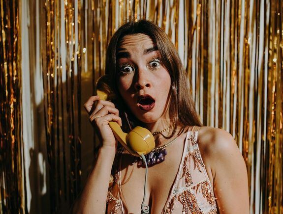 Üzenet futárcégtől, baráttól vagy családtagtól? – Figyelem, az online csalások száma 4 év alatt megduplázódott!