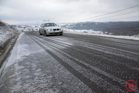 Riasztás: Sűrű köd, ónos szitálás és jeges utak Hargita megyében is