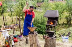 Tűz és kreativitás – A zilahi Csapó Attila asztalos és kovács párhuzamos világa