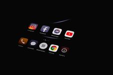 Korhatárhoz kötné Raed Arafat a közösségi média használatát