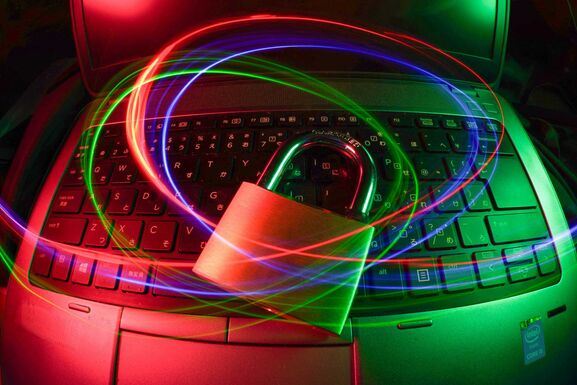 A Digi és a hírszerzés összefogott: kiberbiztonsági projektet írtak alá