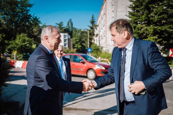 Cseke Attila Marosvásárhelyen: prioritás az épülő kórházak befejezése