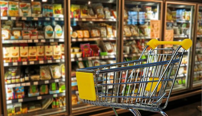 Megszavazták Tánczos Barna javaslatát: az év végéig korlátozzák az alapvető élelmiszerek árrését