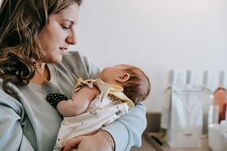 Jogellenesen felvett szülési- és gyermeknevelési támogatások – Egymillió lejt kell visszafizetni