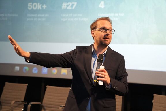 Politikai források: az USR-sek sem szavazzák meg a Tomac-kormányt