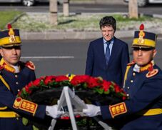 Megkoszorúzta az államfő a bányászjárás áldozatainak bukaresti emlékművét