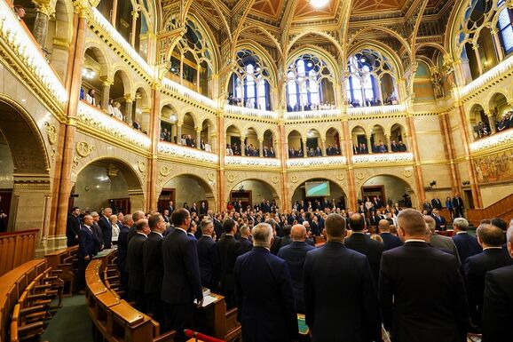 Alaptörvény-módosítás: Orbán Viktor nem lehet többé miniszterelnök