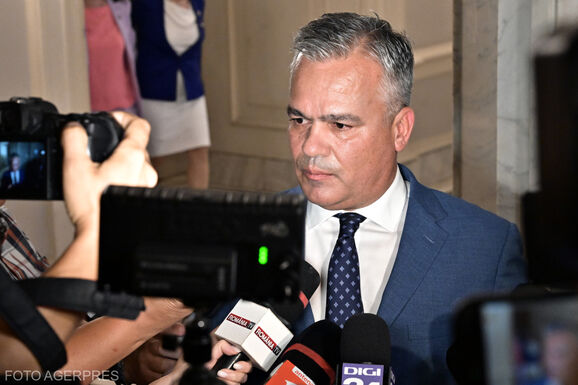 Kirúgják a liberálisok Adrian Veșteát