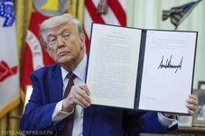 Trump szerint a tűzszünet után sem kell fizetni a Hormuzi-szoros használatáért