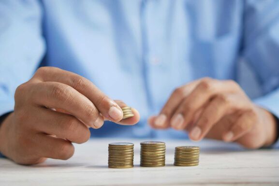 Le kellene mondani az új bértörvényről egy USR-s képviselő szerint – Ötpontos gazdasági csomagot javasol 