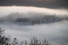 Sűrű ködre figyelmeztetnek Hargita megyében