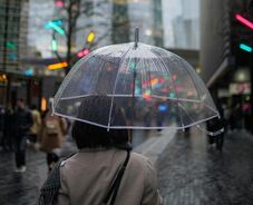 Brutális felhőszakadásokra, jégesőre figyelmeztetnek – Hargita megye is érintett