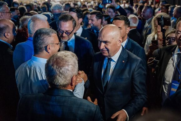 Tisztogatásba kezd a belső válsággal küzdő PNL