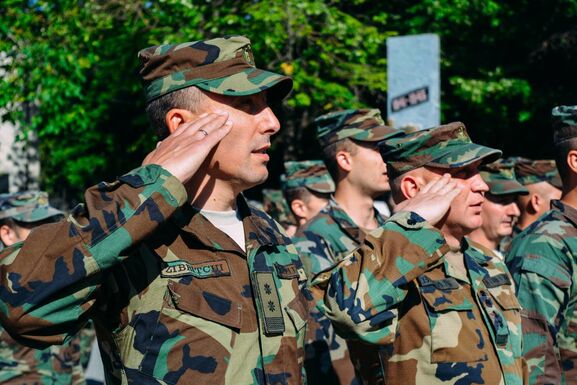 Hat hét katonai képzés várhat a moldovai férfiakra