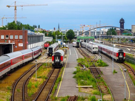 Egy éjszakára leállt a teljes vasúti forgalom Németországban