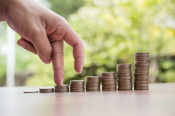Közel felére csökkent a költségvetési hiány