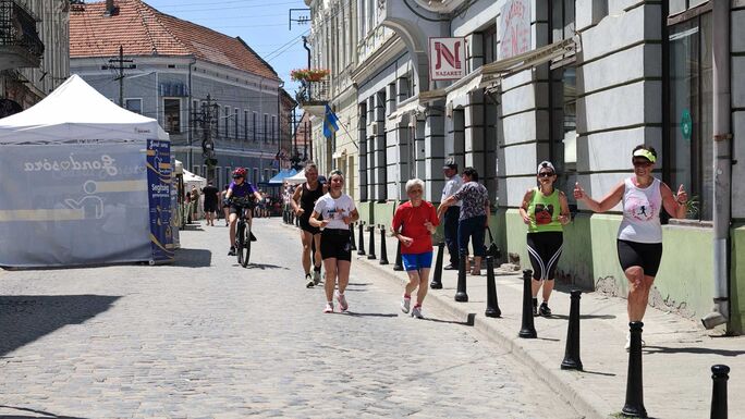 Kánikulában a hősök emlékéért: idén is lefutották a Gábor Áron Emlék-maratont Kézdiszéken