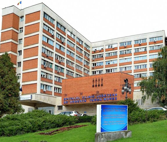 Lezuhant egy beteg a marosvásárhelyi kórház harmadik emeletéről