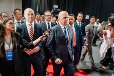 Őszig hatalmon maradhat a megbukott, ügyvivő Bolojan-kormány