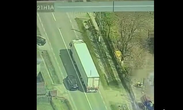 Helikopterről filmezték, ahogy sorozatosan megszegi a közlekedési szabályokat (VIDEÓ)