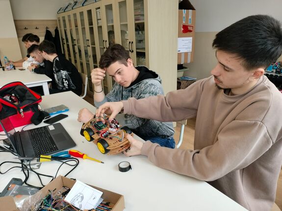Technikai hajlammal és kreativitással is lehet érvényesülni – A Sapientia egyik „tápegysége” az Elektromaros