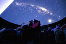 Ingyenes vetítésekkel ünneplik Csíkszeredában a planetáriumok világnapját