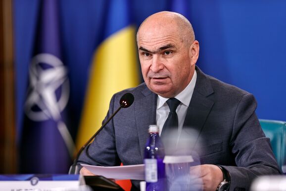 A Bolojan-kabinetről szavaz kedden a parlament   