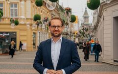 Beperelte az AUR Dominic Fritzet, mert azt állította Moszkvából finanszírozzák őket