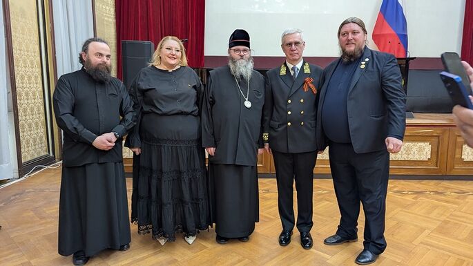 Széttépte az Európai Unió zászlaját a román EP-képviselő (VIDEÓ) 