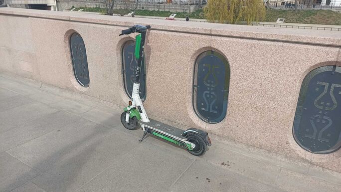 Kómában egy 14 éves fiú, miután elesett az elektromos rollerrel