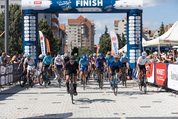 Amatőr kerékpárversenyt és kapcsolódó fesztivált szerveznek