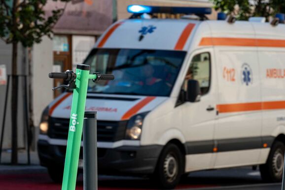 Rolleres baleset Marosvásárhelyen: több métert repült a 10 éves fiú (VIDEÓ)