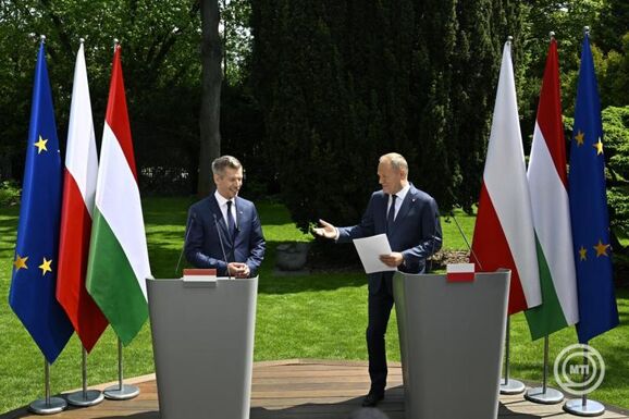 Romániával is bővítené a visegrádiak együttműködését Magyar Péter (VIDEÓ)
