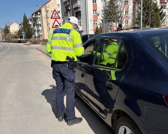 Közlekedési kihágások és illegális faanyagszállítás: büntettek a Hargita megyei rendőrök