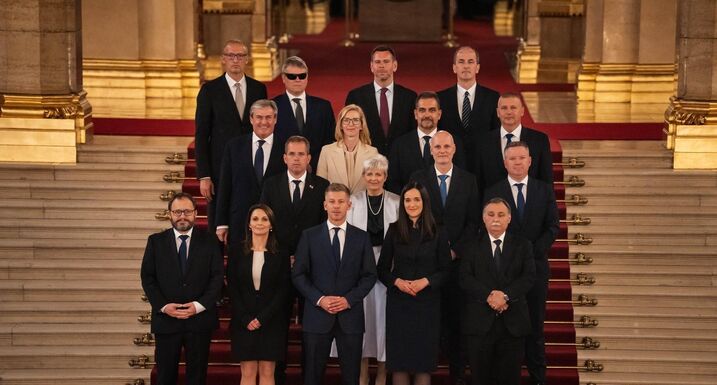 Benyújtotta Alaptörvény-módosító javaslatát a Tisza, Orbán Viktor többé nem lehetne miniszterelnök