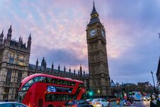Százezrével távoznak az EU-s állampolgárok Nagy-Britanniából 