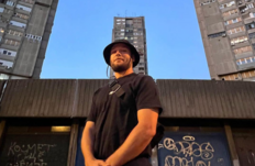 Fehérorosz rapper a fővárosban: drónok, lovas és kutyás egységek a helyszínen