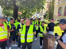 Szemétbotrány Marosvásárhelyen: tiltakoznak az utcaseprők