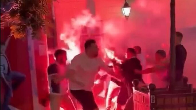 Csúnyán összeverekedtek az Arsenal és a PSG szurkolói Budapest utcáin (VIDEÓ)